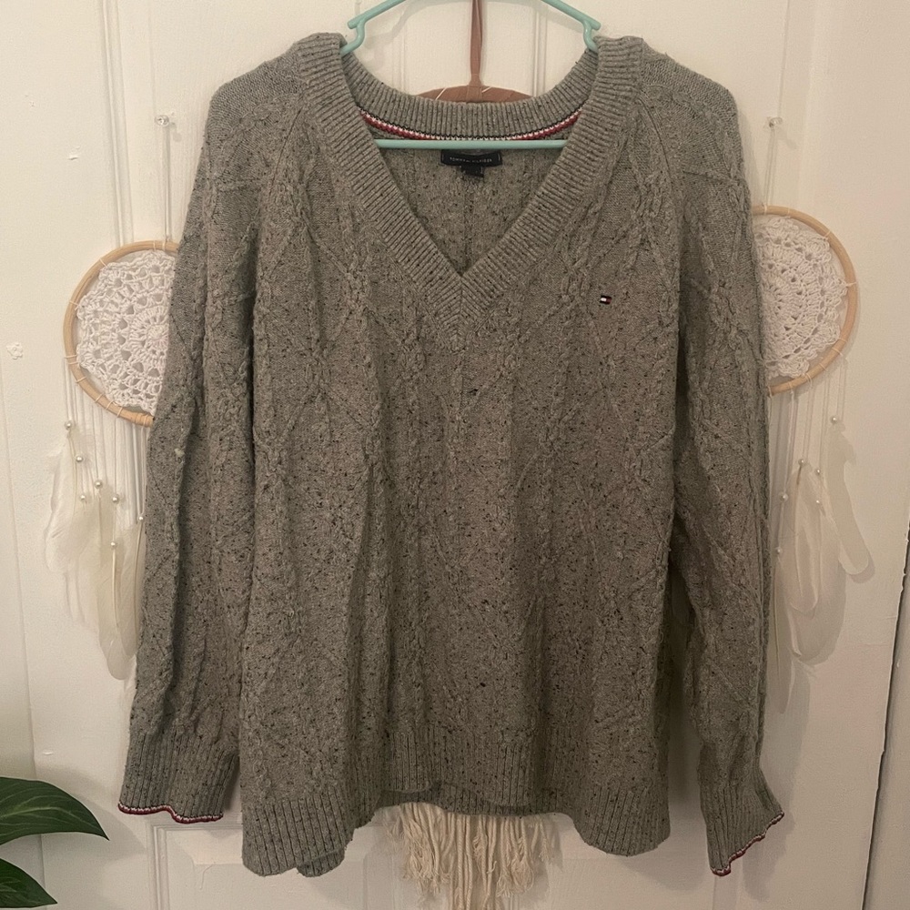GRAY TOMMY HILFIGER SWEATER LARGE